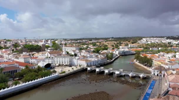 Uitzicht Historische Stad Tavira Met Romeinse Brug Gilao Algarve Portugal — Stockvideo