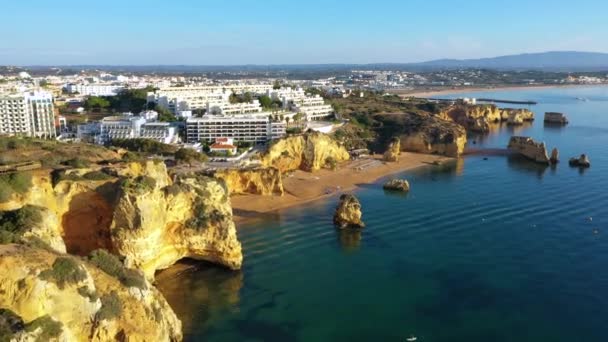 Plage Praia Dona Ana Avec Eau Mer Turquoise Falaises Portugal — Video