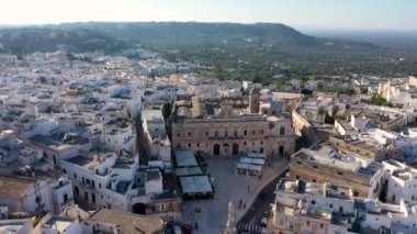 Ostuni beyaz kasabası, Brindisi, Puglia (Apulia), İtalya, Avrupa. Old Town, Ostuni 'nin kalesidir. Ostuni 'ye 