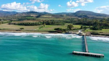 Polis 'teki Limni İskelesi, Kıbrıs. Kıbrıs 'ta Limni İskelesi ve Plaj Polisi.