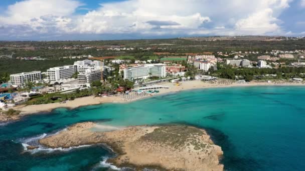 Pemandangan Udara Pantai Nissi Yang Indah Ayia Napa Siprus Pantai — Stok Video