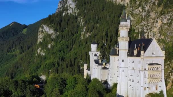 Famoso Castello Neuschwanstein Con Paesaggio Montano Panoramico Vicino Fussen Baviera — Video Stock