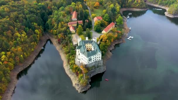 하늘을 날면서 저수지 아름다운 낭만적 슈왈제네거 왕실의 있습니다 공화국의 블타바강 — 비디오