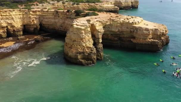 Naturlig Båge Ovanför Havet Arco Albandeira Algarve Portugal Stenvalv Vid — Stockvideo