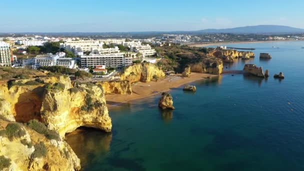 Plage Praia Dona Ana Avec Eau Mer Turquoise Falaises Portugal — Video