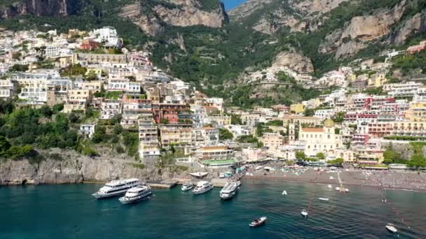 Vista Aérea Positano Con Playa Confortable Mar Azul Costa Amalfi — Vídeos de Stock
