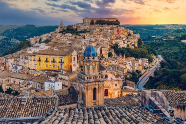 Ragusa (Ragusa Ibla), İtalya 'nın Sicilya adasındaki UNESCO miras kasabası. Ragusa İbla 'daki şehir manzarası, Ragusa ili, Val di Noto, Sicilya, İtalya. 