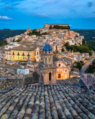 Ragusa (Ragusa Ibla), İtalya 'nın Sicilya adasındaki UNESCO miras kasabası. Ragusa İbla 'daki şehir manzarası, Ragusa ili, Val di Noto, Sicilya, İtalya. 