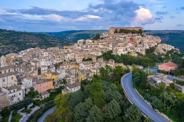 Ragusa (Ragusa Ibla), İtalya 'nın Sicilya adasındaki UNESCO miras kasabası. Ragusa İbla 'daki şehir manzarası, Ragusa ili, Val di Noto, Sicilya, İtalya. 