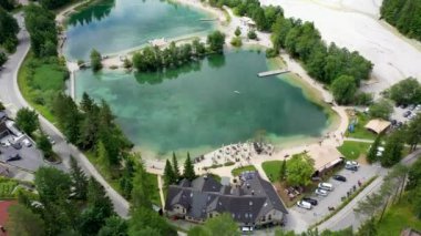 Güzel dağları olan Jasna Gölü. Triglav Ulusal Parkı 'ndaki doğa manzarası. Yeri, Triglav Ulusal Parkı. Kranjska Gora, Slovenya, Avrupa. Slovenya Krajsnka Gora 'da Jasna Dağı. 