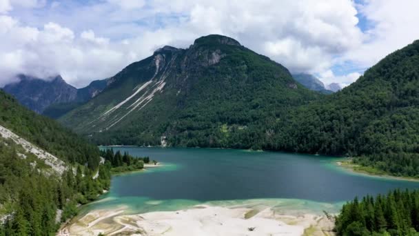 Uitzicht Julian Alpen Bergen Boven Predil Meer Italië Met Een — Stockvideo