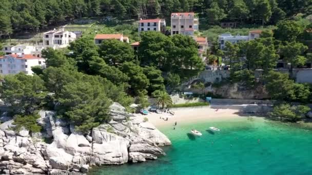 Increíble Vista Aérea Hermosa Playa Podrace Brela Makarska Riviera Croacia — Vídeo de stock