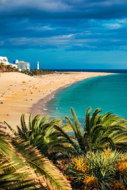 Morro Jable, Fuerteventura, İspanya. Gün batımında nefes kesici plaj plajı Playa del Matorral. Morro Jable ve Playa del Matorral, Fuerteventura, Kanarya Adaları, İspanya, Atlantik, Avrupa