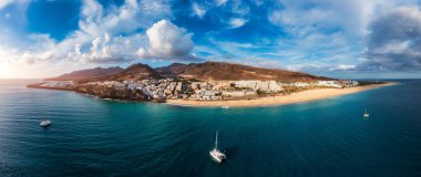 Morro Jable, Fuerteventura, İspanya. Gün batımında nefes kesici plaj plajı Playa del Matorral. Morro Jable ve Playa del Matorral, Fuerteventura, Kanarya Adaları, İspanya, Atlantik, Avrupa