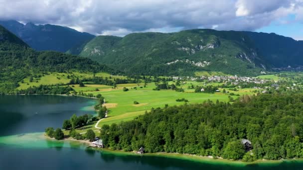Vista Aérea Del Pueblo Stara Fuzina Eslovenia Los Alpes Julianos — Vídeos de Stock