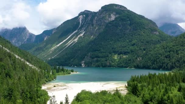 Uitzicht Julian Alpen Bergen Boven Predil Meer Italië Met Een — Stockvideo