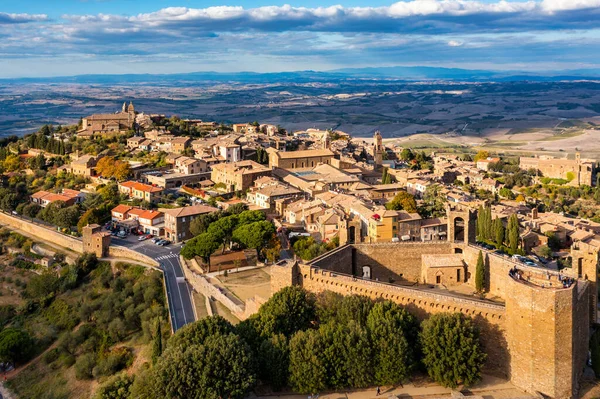 stock image View of Montalcino town, Tuscany, Italy. The town takes its name from a variety of oak tree that once covered the terrain. View of the medieval Italian town of Montalcino. Tuscany