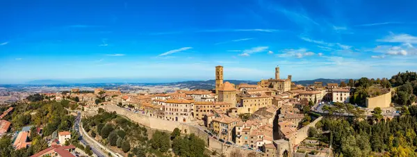 Toskana Stadtsilhouette Von Volterra Kirche Und Panoramablick Maremma Italien Europa lizenzfreie Stockfotos