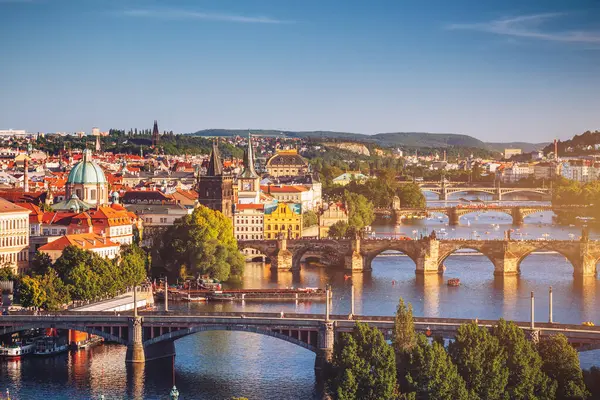 Prag Blick Auf Die Moldau Und Die Brücken Mit Der Stockfoto