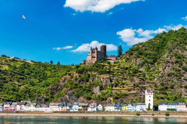 Bacharach panoramik görüntüsü. Bacharach, Almanya 'da Rhineland-Palatinate eyaletinde yer alan bir şehirdir. Bacharach, Almanya 'da Rhineland-Palatinate eyaletinde yer alan bir şehirdir.