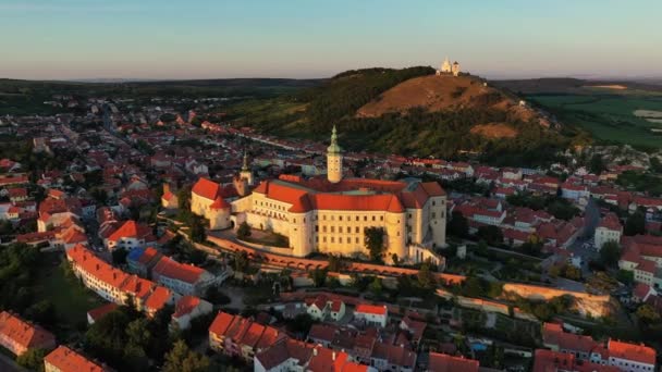 Mikulov Kastély Város Mikulov Dél Morvaországban Cseh Köztársaság Kilátás Gyönyörű — Stock videók