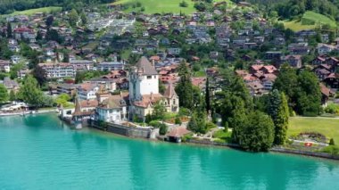 İsviçre, İsviçre 'deki Thunersee Gölü' ndeki Oberhofen Kalesi. İsviçre 'nin Bern Kantonu' ndaki Thun Gölü 'nde (Thunersee) Schloss Oberhofen. İsviçre Thun Gölü 'ndeki Oberhofen Kalesi. 