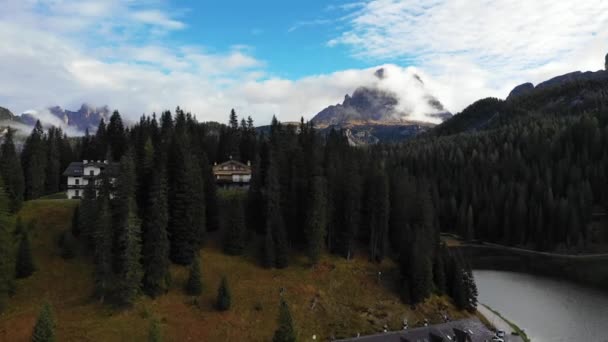 지역의 영상입니다 이탈리아 돌묵상어 가을의 Dolomites 이탈리아 산맥의 아름다운 — 비디오