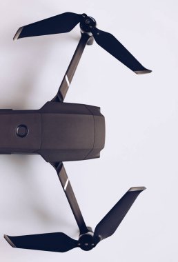 Prague, Çek Cumhuriyeti - 31 Ağustos 2018: ile DJI indeks işlem Mavic 2 Pro closeup, beyaz arka plan üzerinde. İle DJI indeks işlem Mavic 2 Pro bir piyasada, en taşınabilir Dronlar ile Hasselblad fotoğraf makinesi.