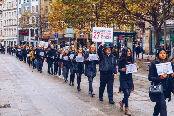 Stuttgart Tyskland Oktober 2019 Demonstrasjon Mot Menneskehandel Ikke Til Salgs stockbilde