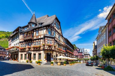 Bacharach, Almanya - 30 Haziran 2022: Bacharach, Almanya 'da Rhineland-Palatinate eyaletinde yer alan bir şehirdir. Bacharach, Almanya 'da Rhineland-Palatinate eyaletinde yer alan bir şehirdir.