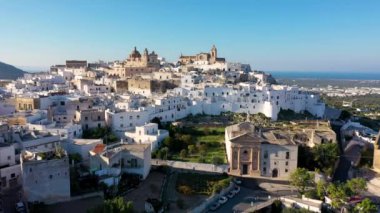 Ostuni beyaz kasabası, Brindisi, Puglia (Apulia), İtalya, Avrupa. Old Town, Ostuni 'nin kalesidir. Ostuni 'ye 