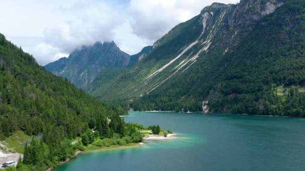 Vista Las Montañas Los Alpes Julianos Por Encima Del Lago — Vídeos de Stock
