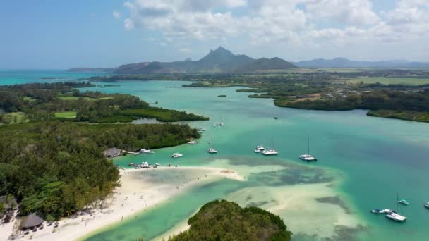 塞夫岛 拥有田园诗般的海滩风景 碧绿的海和柔软的沙子 塞夫岛 毛里求斯 印度洋 毛里求斯的Cerf岛 美丽的水和迷人的风景 — 图库视频影像