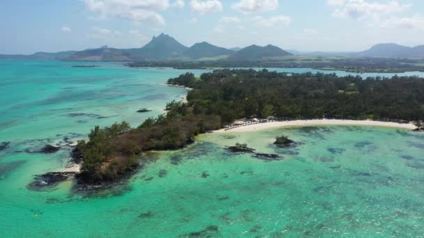塞夫岛 拥有田园诗般的海滩风景 碧绿的海和柔软的沙子 塞夫岛 毛里求斯 印度洋 毛里求斯的Cerf岛 美丽的水和迷人的风景 — 图库视频影像