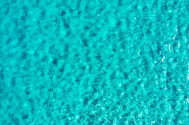 Baia dei Turchi 'nin havadan görünüşü, Puglia bölgesi, İtalya. Türk Körfezi (veya Baia dei Turchi), İtalya 'nın Salento kentindeki en önemli ekosistemlerden biridir. Baia dei Turchi 'nin deniz kıyısında..