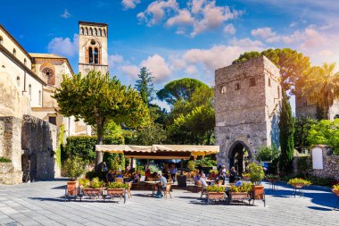 İtalya 'nın Amalfi Sahili' ndeki Ravello köyünün manzarası. Amalfi sahilinin muhteşem manzarası. Ravello, İtalya. 