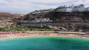 Amadores plajı (İspanyolca: Playa del Amadores) İspanya 'nın Gran Canaria adasındaki Porto Riko de Gran Kanaryası yakınlarında. Playa de Amadores plajı Porto Riko kasabası, Kanarya Adaları yakınlarında. İspanya