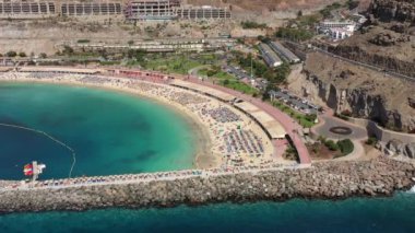 Amadores plajı (İspanyolca: Playa del Amadores) İspanya 'nın Gran Canaria adasındaki Porto Riko de Gran Kanaryası yakınlarında. Playa de Amadores plajı Porto Riko kasabası, Kanarya Adaları yakınlarında. İspanya