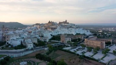 Ostuni beyaz kasabası, Brindisi, Puglia (Apulia), İtalya, Avrupa. Old Town, Ostuni 'nin kalesidir. Ostuni 'ye 