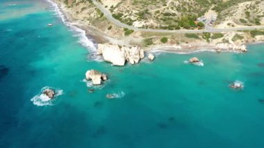 Petra tou Romiou (Afrodit Kayası), Kıbrıs Rum Kesimi 'nin Afrodit kentinin doğduğu yer. Petra tou Romiou, nam-ı diğer Afrodit 'in kayası, Kıbrıs' ın Paphos kentindeki ünlü bir turizm beldesi..