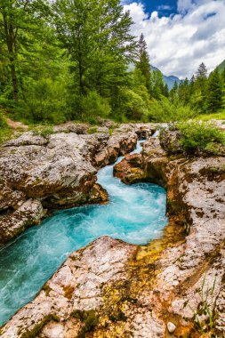 Slovenya Alplerinde Soca Nehri vadisi gibi. Great Soca Gorge (Velika korita Soce), Triglav Ulusal Parkı, Slovenya. Soca Nehri 'nin büyük kanyonu, Bovec, Slovenya. Triglav Ulusal Parkı 'ndaki Soca Vadisi.