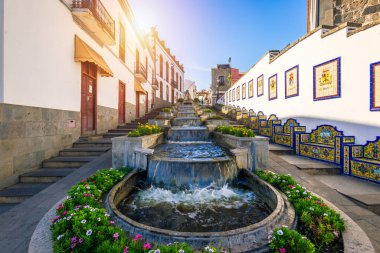 Firgas, Gran Canaria, Kanarya Adaları 'ndaki ünlü Paseo de Canarias sokağı, İspanya. Firgas, Gran Canaria 'daki doğal maden suyu pınarı. Gran Canaria 'daki Firgas Köyü, Paseo de Canarias