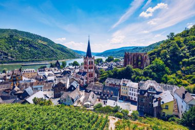 Bacharach panoramik görüntüsü. Bacharach, Almanya 'da Rhineland-Palatinate eyaletinde yer alan bir şehirdir. Bacharach, Almanya 'da Rhineland-Palatinate eyaletinde yer alan bir şehirdir.