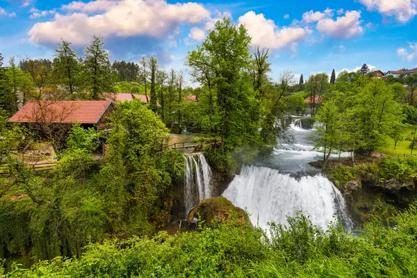 stock image Village of Rastoke near Slunj in Croatia, old water mills on waterfalls of Korana river, beautiful countryside landscape. Landscape with river and little waterfalls in Rastoke village, Croatia.