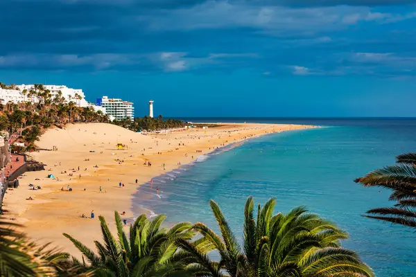 Morro Jable, Fuerteventura, İspanya. Gün batımında nefes kesici plaj plajı Playa del Matorral. Morro Jable ve Playa del Matorral, Fuerteventura, Kanarya Adaları, İspanya, Atlantik, Avrupa