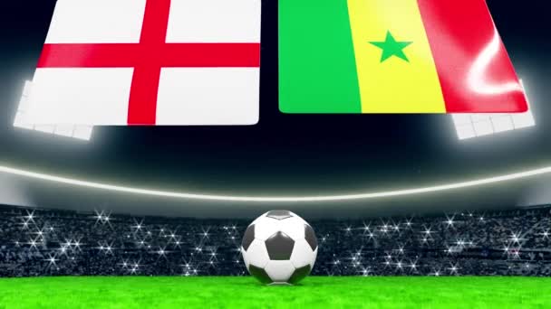 英格兰和塞内加尔的国旗从上至下张开 聚光灯下的体育场绿地上的足球或足球 挤满了闪烁着灯光的摄像机 — 图库视频影像