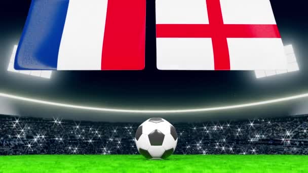 イギリスとフランスの国旗が上から開く スタジアムの緑のフィールドにサッカーやサッカーボール群衆のカメラが点滅でいっぱい — ストック動画