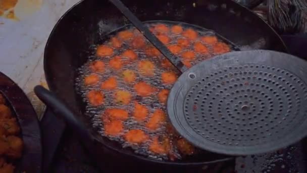 Beignets Lentilles Pakora Indien Frits Dans Rue Étal Nourriture Côté — Video