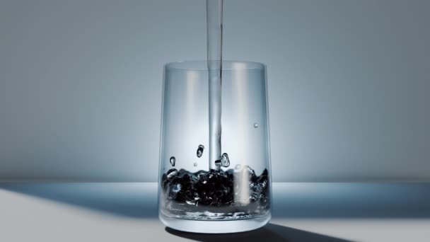 Vatten Rinner Tomt Glas Slow Motion Vit Bakgrund — Stockvideo