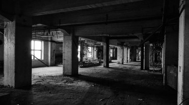 Eski harabe bir bina.